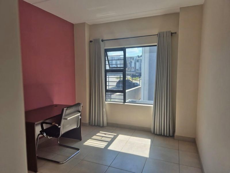 **Charming Two-Bedroom Apartment: Perfect for Investors or First-Time Homebuyers** - Photo 8