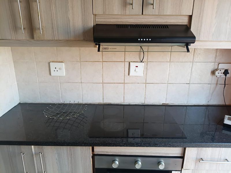 Spacious 3-Bedroom, 2-Bathroom Family Home in a Prime Pretoria Location - Photo 8