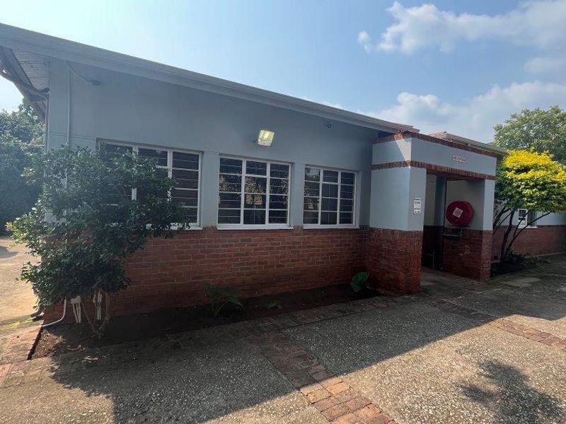 PRIME OFFICES TO RENT AND SITUATED AT 546 18TH AVENUE RIETFONTEIN  FOR ONLY R 35 000 PER MONTH. - Photo 2