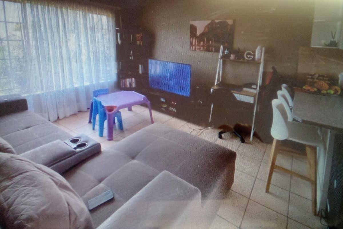 Lovely 2 Bedroom unit - Photo 3