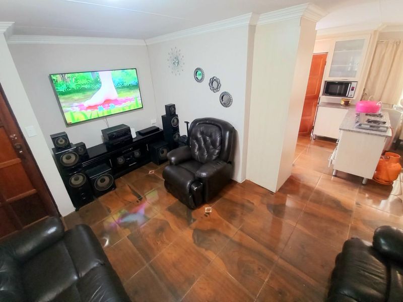 Three bedrooms house for sale in Soshanguve VV - Photo 10