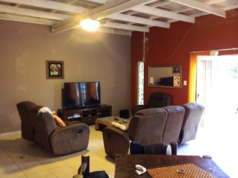 2 Bedroom House for Sale - Photo 8