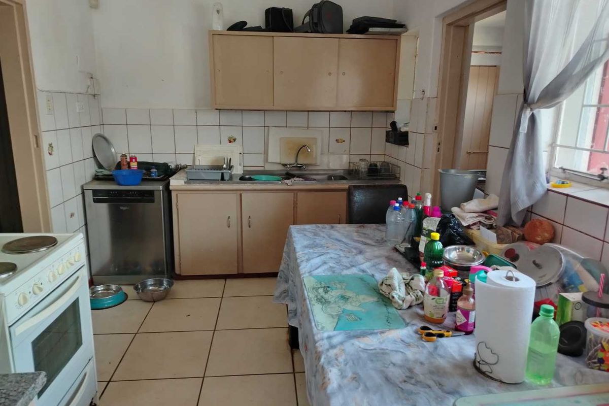 Well Located family house - Photo 5