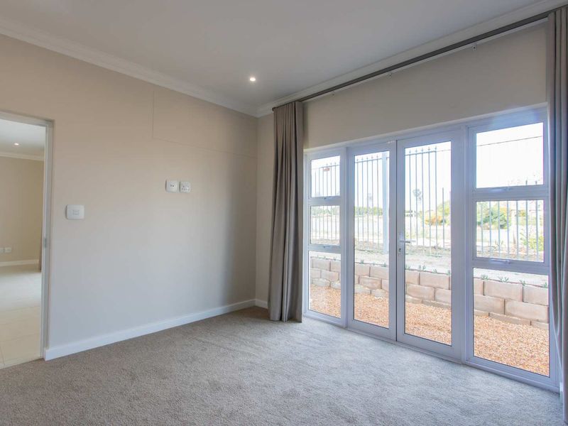 Three-bedroom home with lock-up and go lifestyle located in The Vines II on Val de Vie Estate - Photo 10