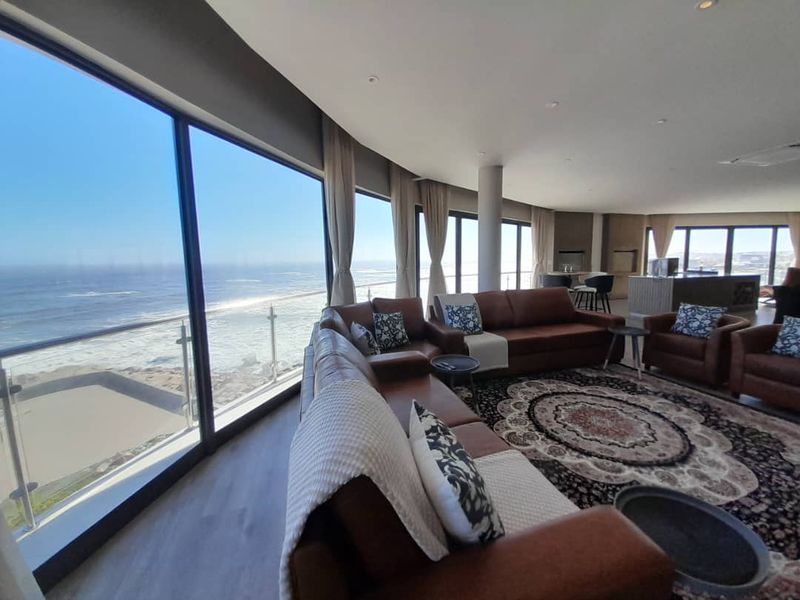 SOPHISTICATED LUXURY PENTHOUSE WITH UNINTERRUPTED OCEAN VIEWS - Photo 2