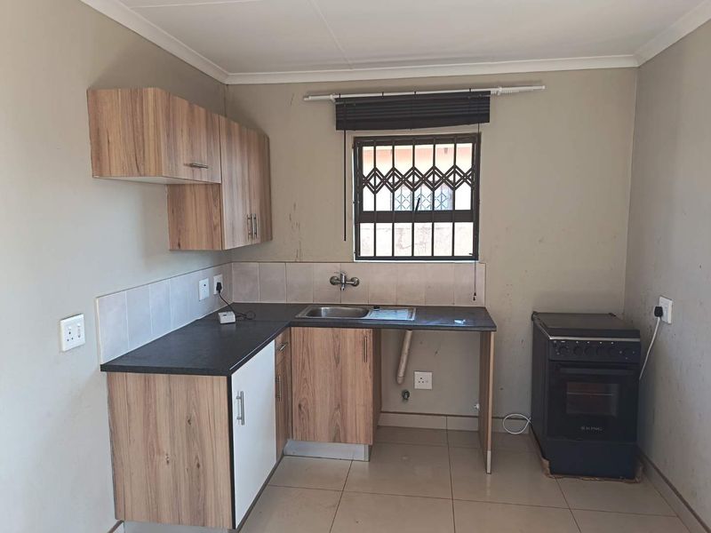3-Bedroom Family Home To Rent in Dawn City, Dawn Park | ADT Alarm & Fibre Connected  Welcome to this well-maintained and spacious three-bedroom family home - Photo 7