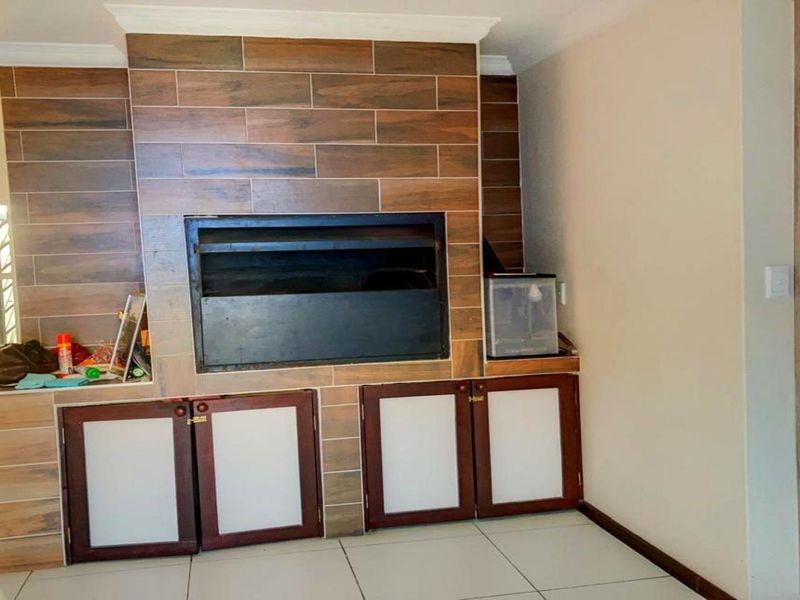 Spacious 3-Bedroom Corner Home in Tamariskia Ext 3 - Photo 2