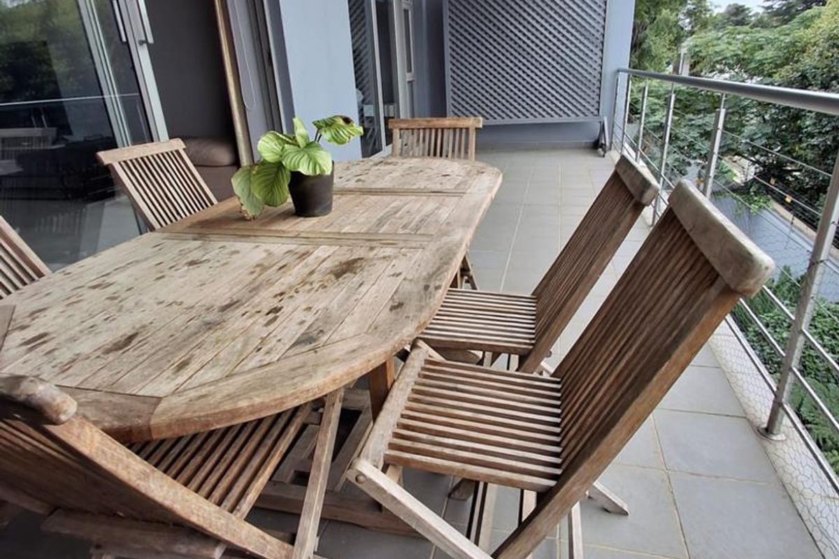 A STUNNING THREE BEDROOM FURNISHED APARTMENT - Photo 4