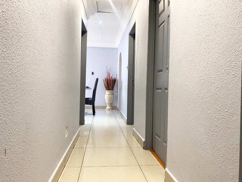 Modern Family Living On Spacious Stand In Daveyton - Photo 9