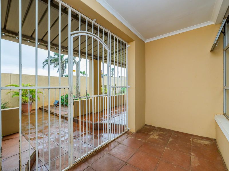 Contemporary 3 bedroom 2 bathroom home with flatlet for sale in Park Hill - Photo 8