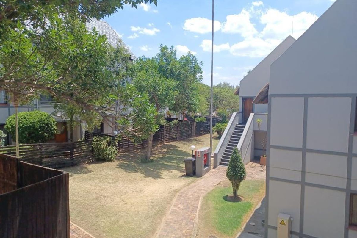 2 Bedroom House in Sunninghill - Photo 4