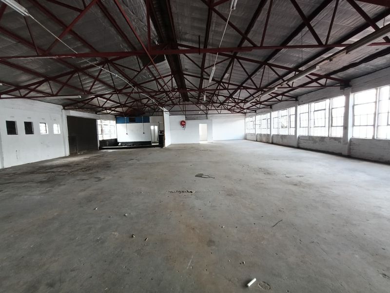 TO LET | PRIME 1061m2  - INDUSTRIAL UNIT |  FRONTAGE - Photo 2