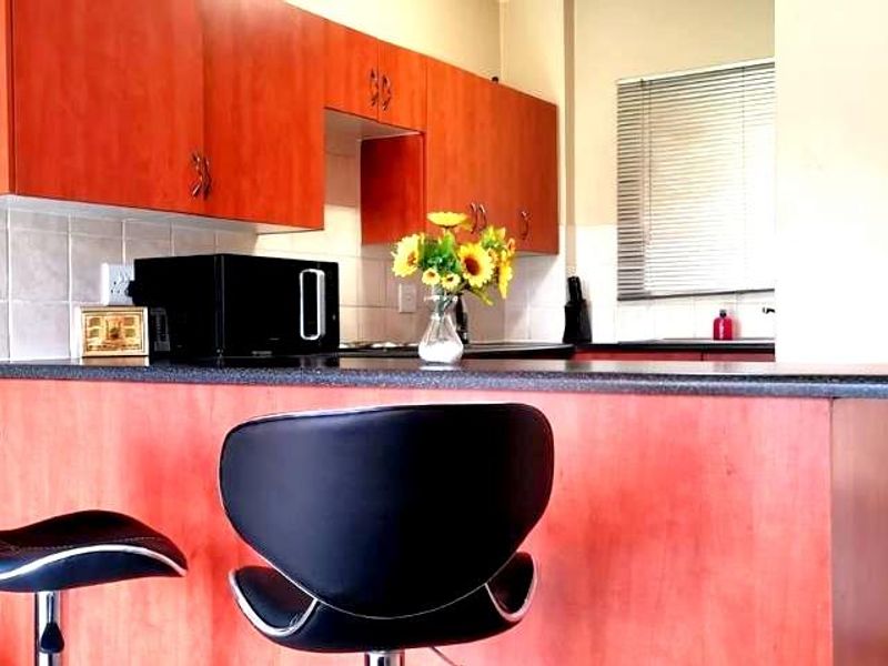 Wow well sized ground floor apartment in a well maintained complex in Honeydew. - Photo 8
