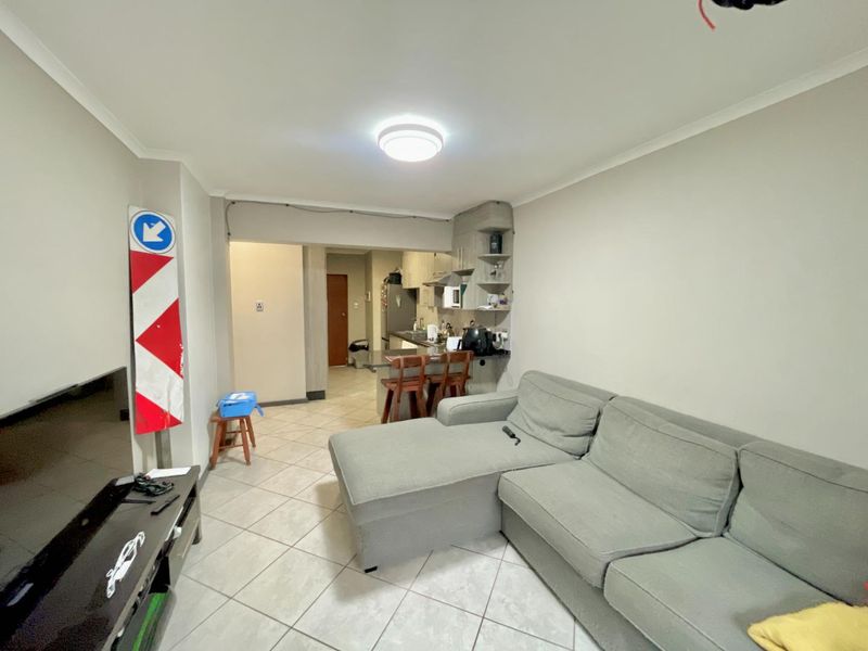 ***Modern 2 Bed & 2 Bath Apartment - Young Professional, Couples or Students - Walking distance -Tuks and Loftus and Next to Garden Court Hotel*** - Photo 5