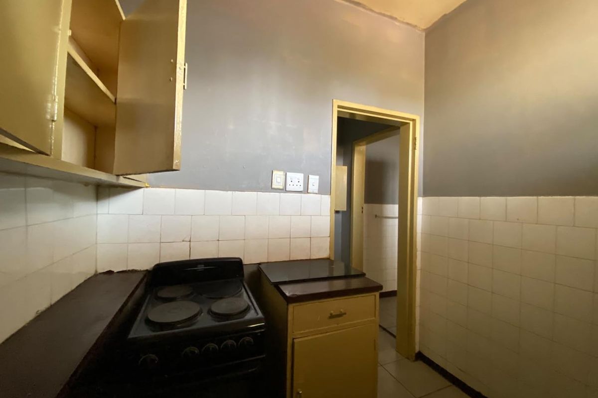 Spacious Apartment in Pretoria Central - Photo 5