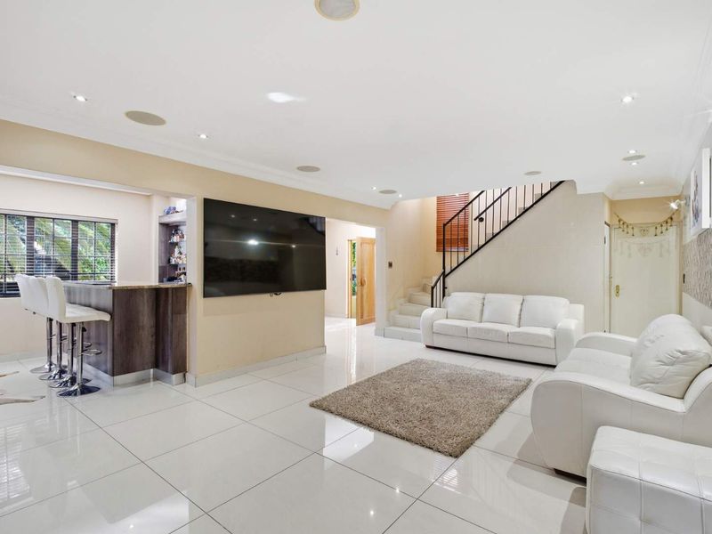 ​Modern Smart Home Masterpiece in Prestigious Lonehill - Photo 5