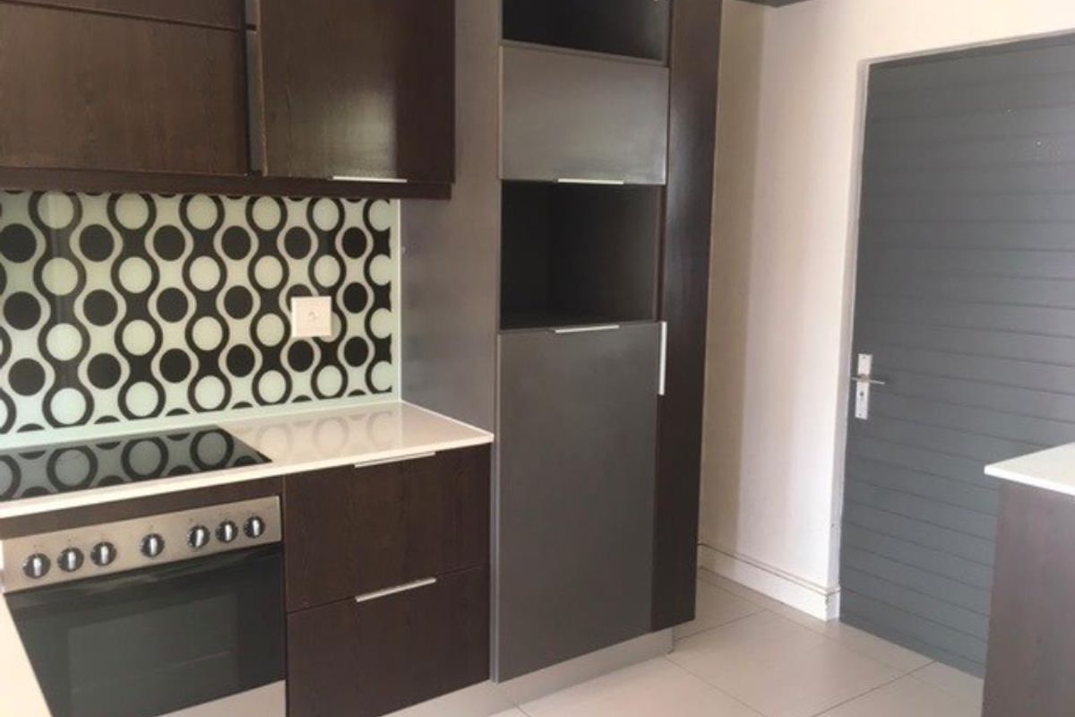 2 bedroom 1 bath Apartment in Rivonia - Photo 4