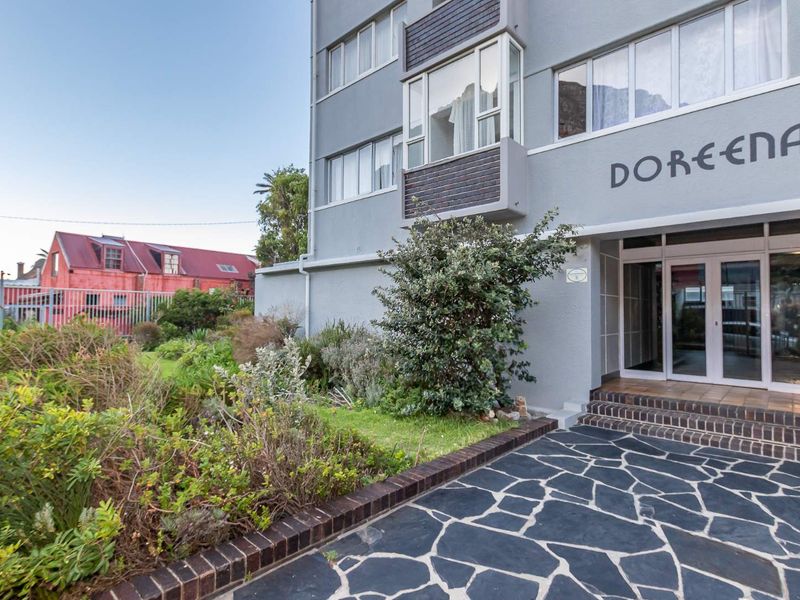 SECURE, SPACIOUS LOCK UP & GO APARTMENT - Photo 3