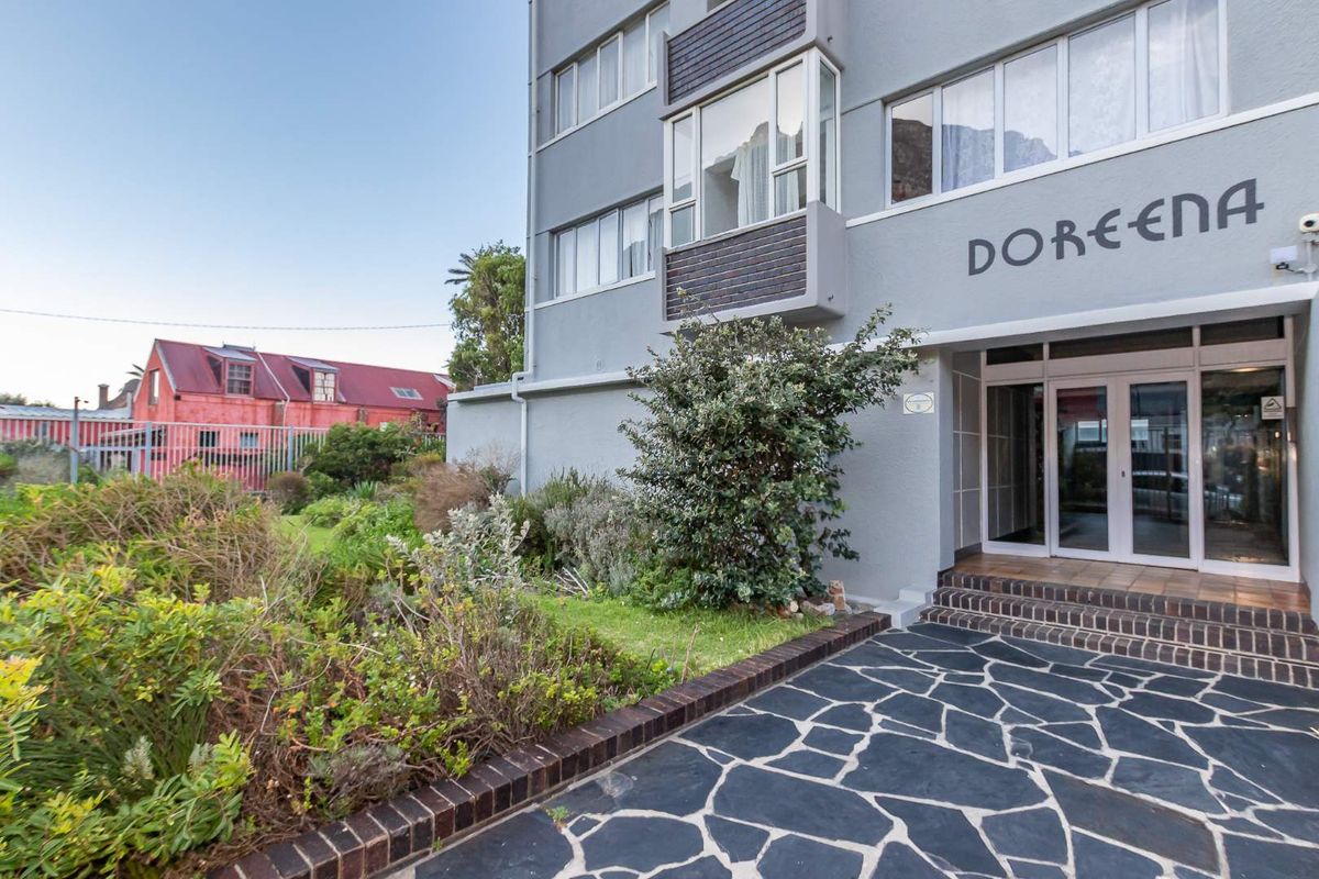 SECURE, SPACIOUS LOCK UP & GO APARTMENT - Photo 3