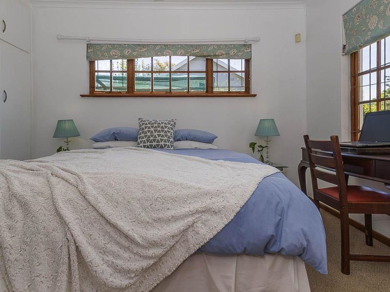 Elegant Hillcrest Sanctuary with Income-Generating Cottage - Photo 10