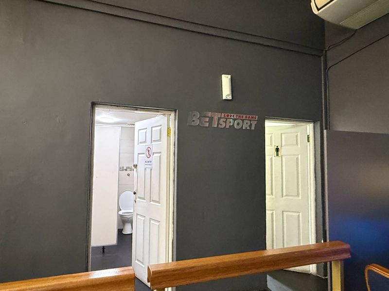 180m2 corner retail unit to let - Photo 9