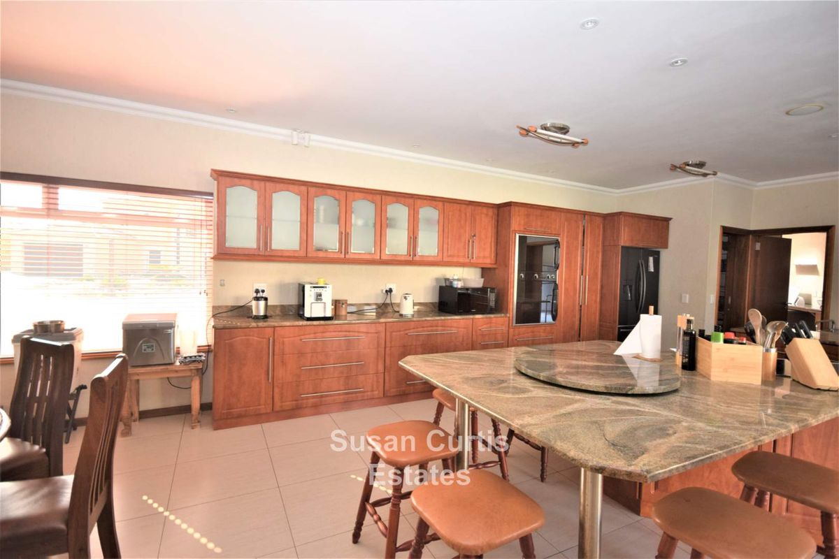 Executives Mansion - Photo 2