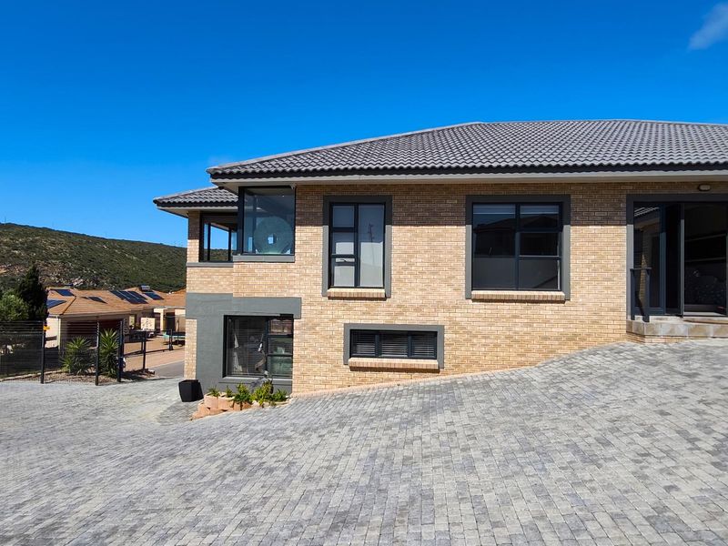 Well maintained family home with flat - Photo 3