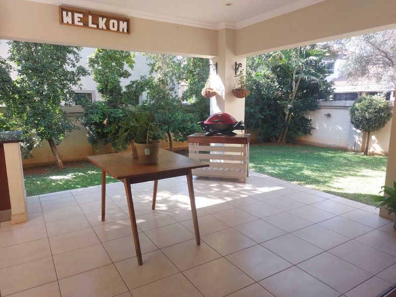 Modern 3 bedroom home in Secure Estate - Photo 7