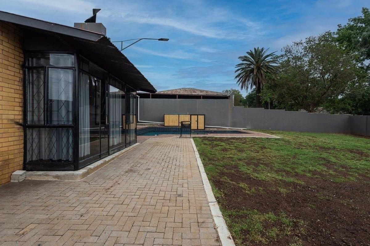 Secure Family Living with Pool and Spacious Garaging - Photo 2