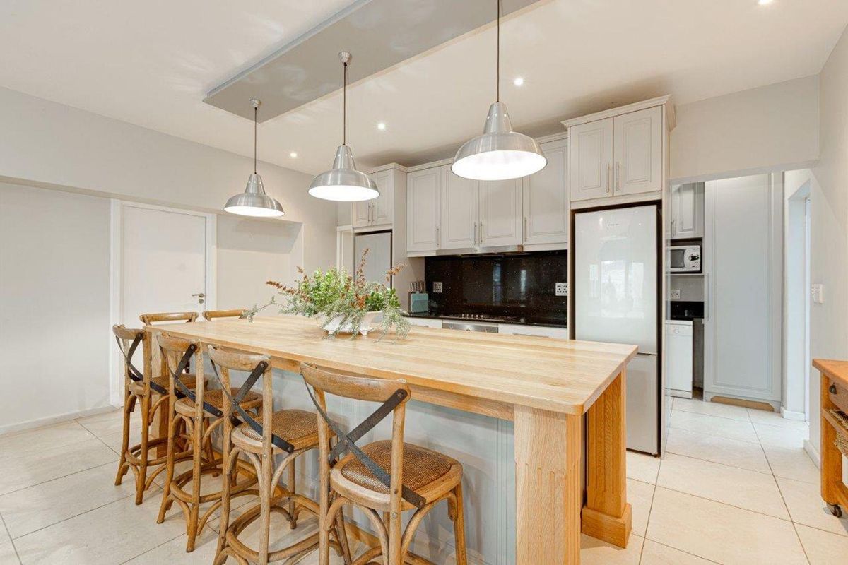 Waterside living pushed to its limit of luxury - Photo 5