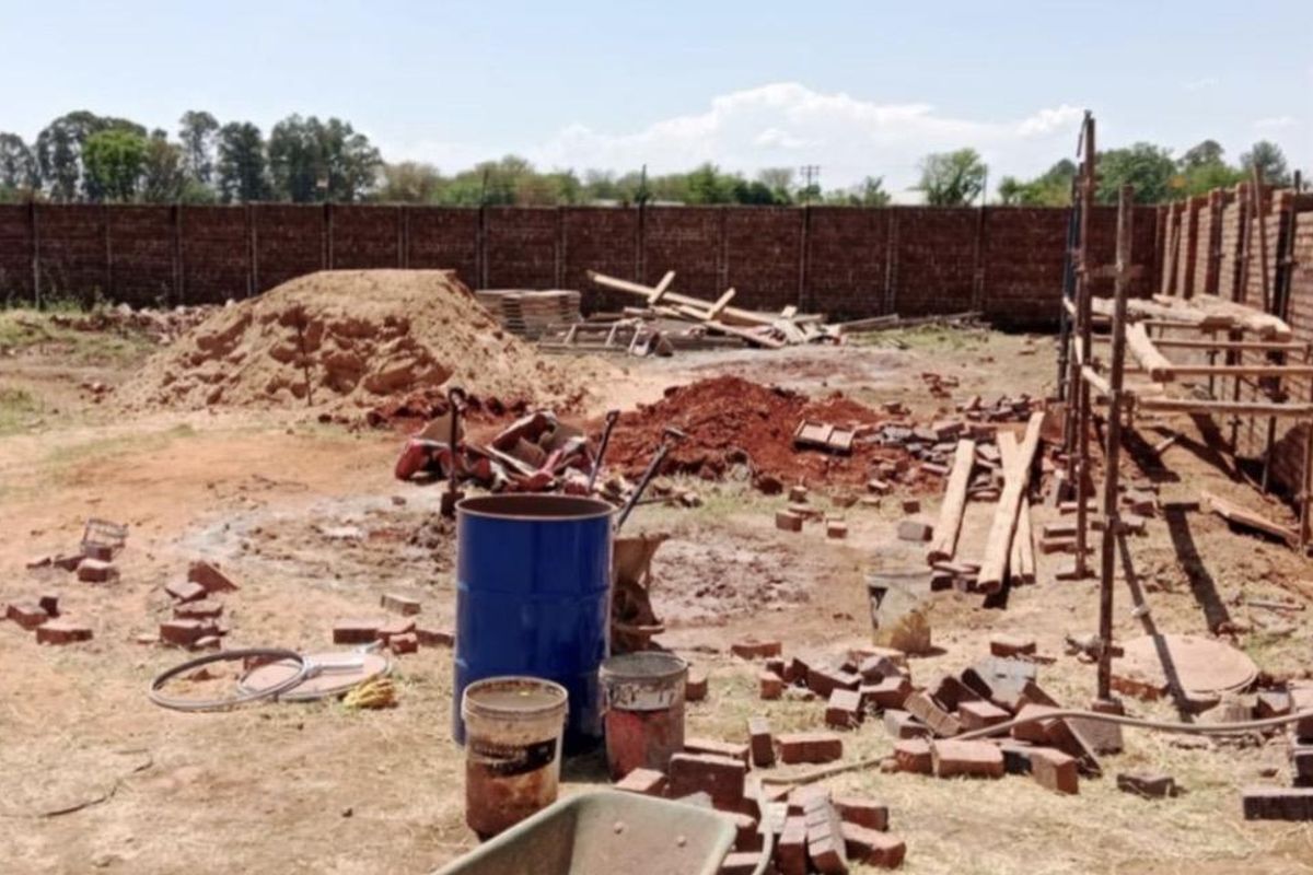 Zambezi Manor: Prime Land for Dream Home or Investment - Photo 4