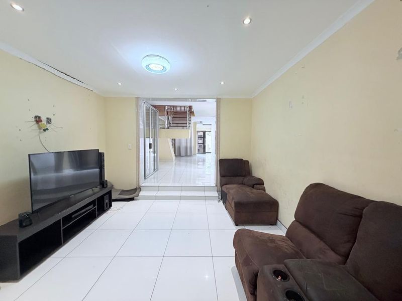 House For Sale | Hochland Park (Tauben Glen) | N$ 3,595,000 (excluding costs) - Photo 7