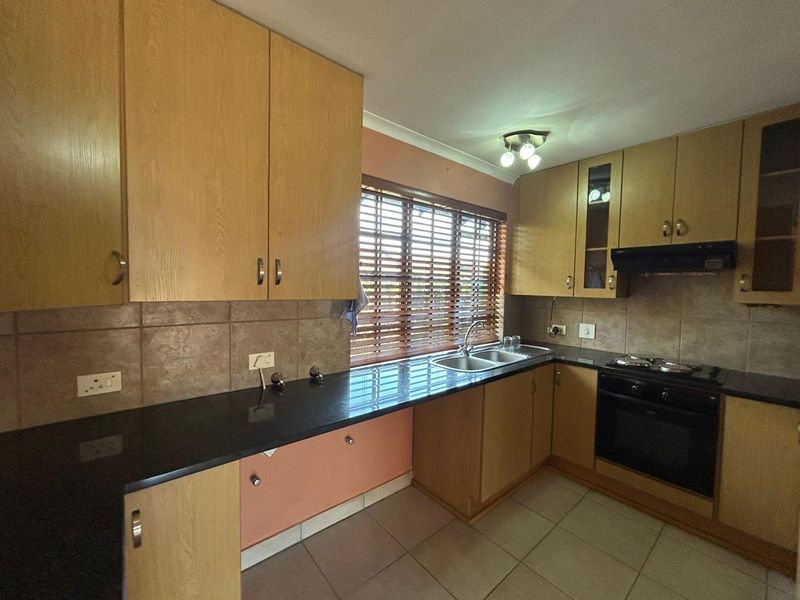 Pet Friendly Simplex For Sale In Goedeburg - Photo 4