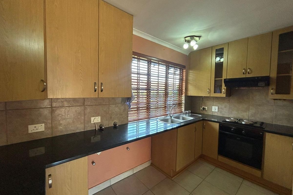 Pet Friendly Simplex For Sale In Goedeburg - Photo 4