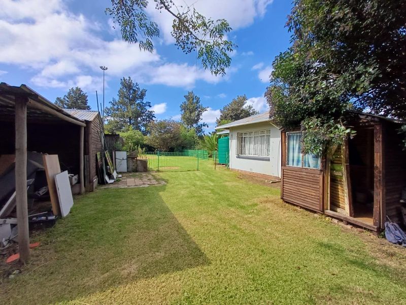 Springs,4 Bedroom with flatlet,pool,massive erf - Photo 9