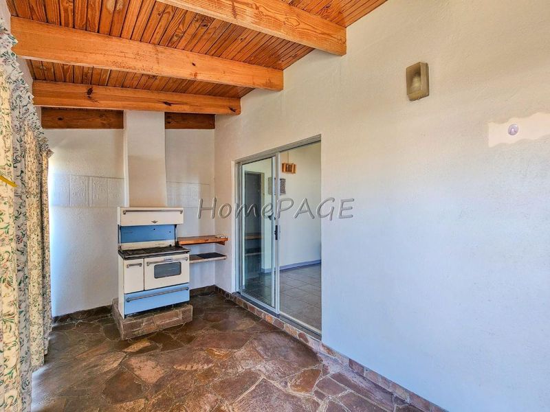 Ext 6, Henties Bay:  Older 3 Bedr home with flat AND LOADS OF POTENTIAL - Photo 5