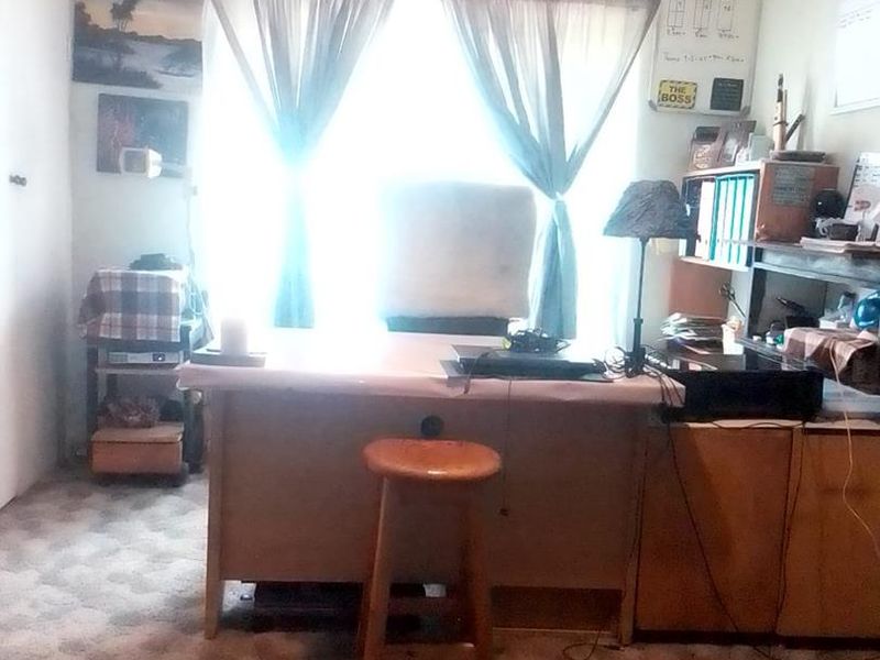 Small holding with lock up storage 3 bedroom house 2 flatlets - Photo 8