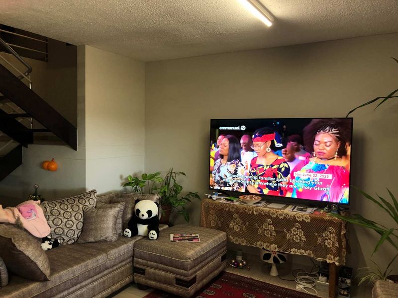 Quiet, well-built unit in dead-end street - Photo 10