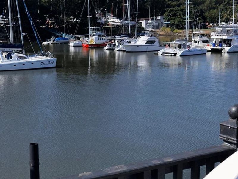 ⚓ Waterfront Luxury Living with Private Jetty & 42ft Yacht Included! ⚓ - Photo 5