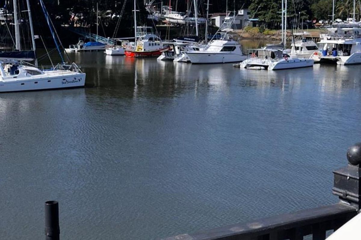 ⚓ Waterfront Luxury Living with Private Jetty & 42ft Yacht Included! ⚓ - Photo 5