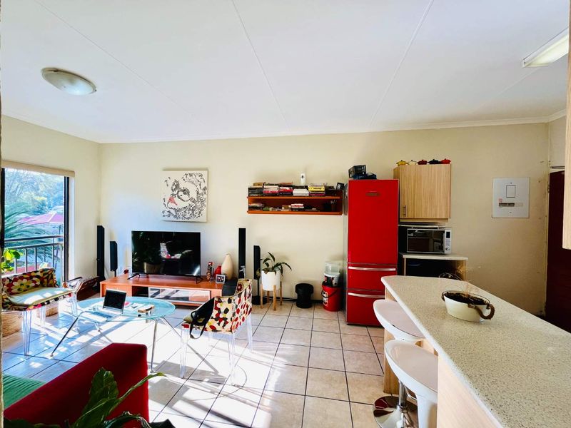 Prime Westdene Location: Secure, Stylish, and Central! - Photo 8