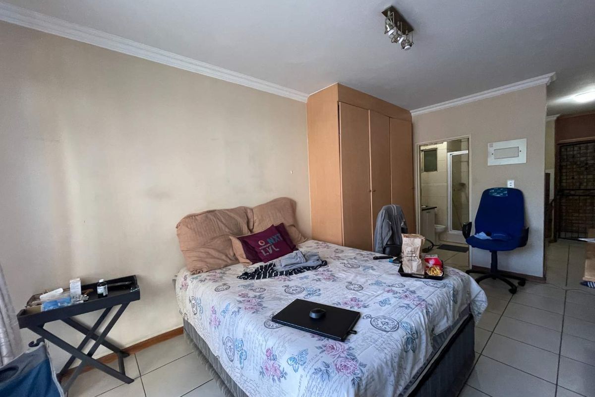 Excellent Location - Photo 3