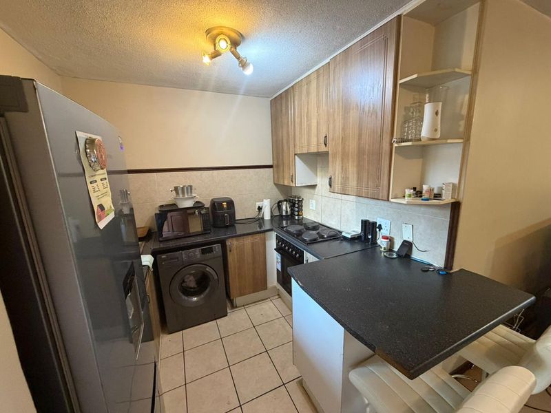 Lovely 2 bedroom ground unit in Mooikloof Ridge for Sale - Photo 6