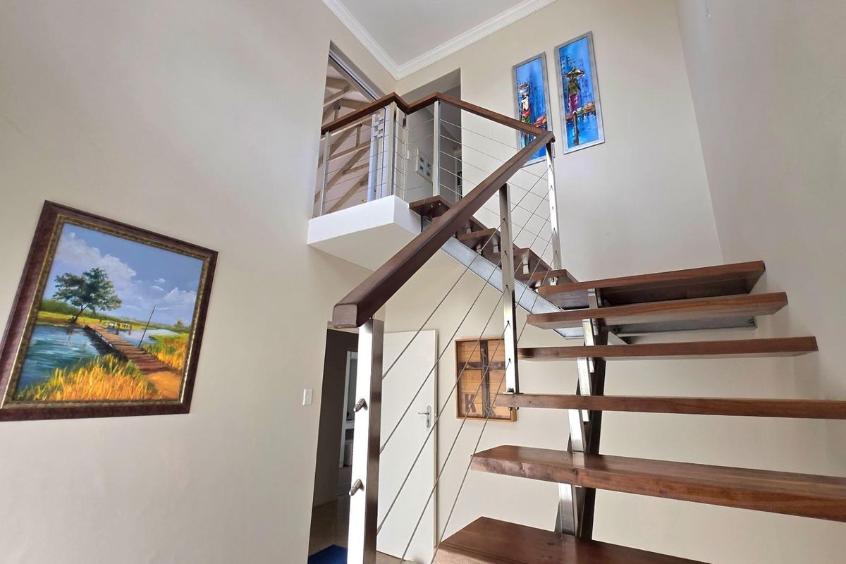 Luxurious Franskraal 3-Bedroom House: Entertainer's Dream with Modern Finishes and Sea Views. - Photo 4