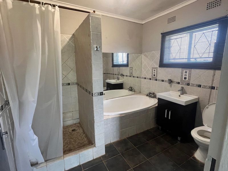 Family Home to Rent - Photo 4