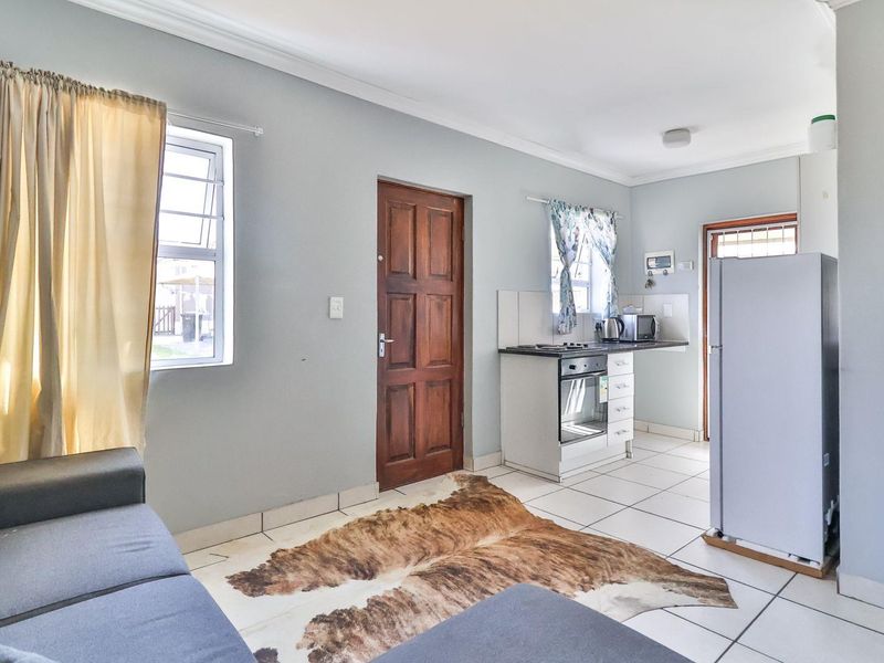 This Lovely 3-bedroom house in secure estate Pinotage Villas. - Photo 6