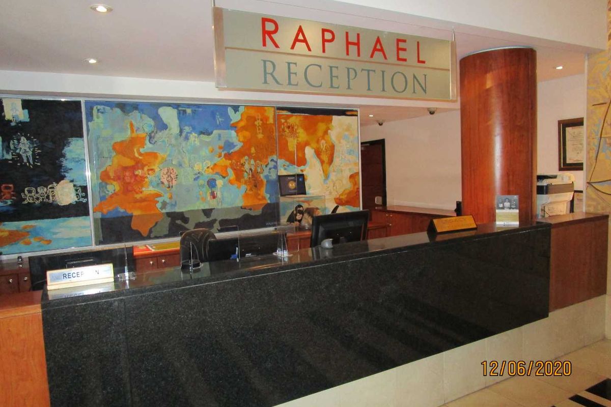 MAGNIFICENT AND SOPHISTICATED 1 BED UPMARKET FULLY FURNISHED APARTMENT - Photo 2