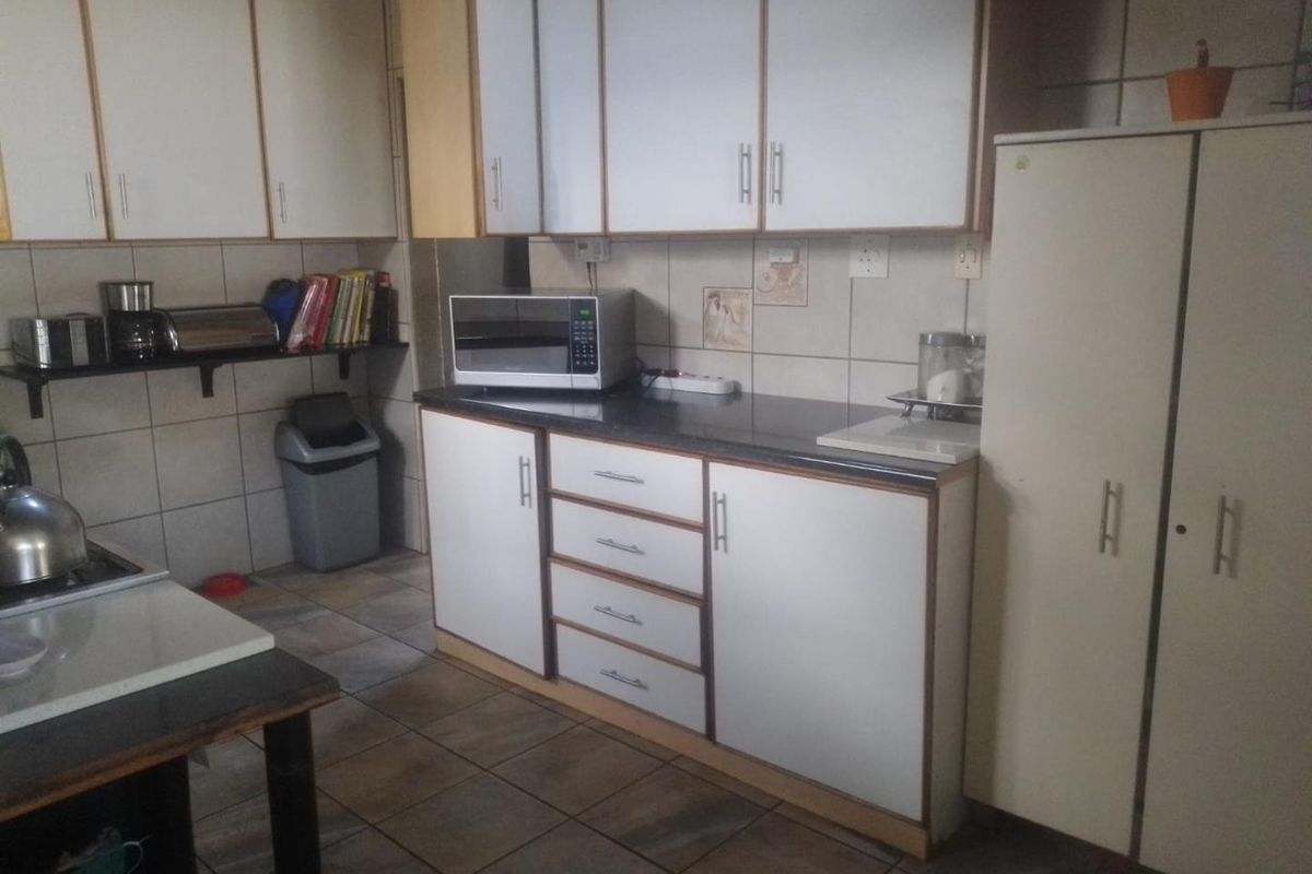 Lookinf for an income generating home, look no more. Priced to sell in tranquill South Crest - Photo 5