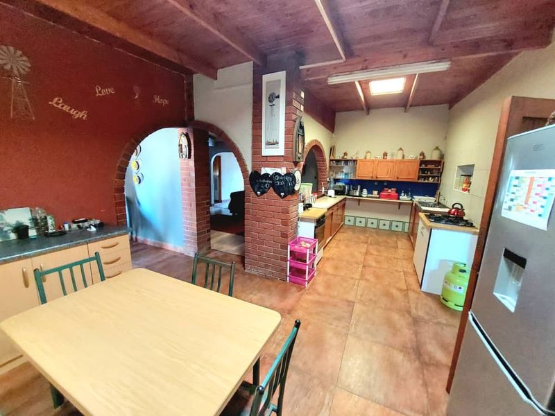 Spacious 3-Bedroom Home with Entertainment Room and Flatlet. - Photo 7