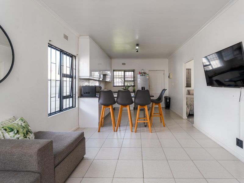 Light-Filled Living in a Secure Muizenberg Estate - Photo 3